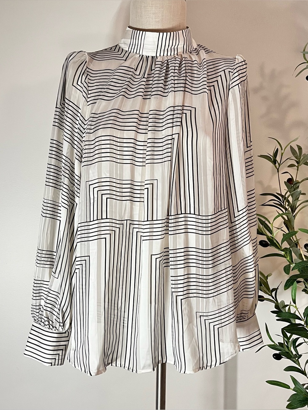 NWT H&M Women's White & Black Geometric High-Neck Flowy Blouse